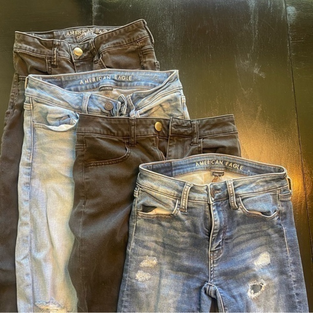 4 FOR $40 American Eagle women’s size 4 pack of skinny jeans with stretchy waist